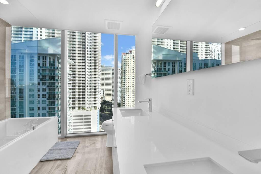 Lovely Upscale Condo Gorgeous View 2Bd 2Bath In Brickell ميامي المظهر الخارجي الصورة